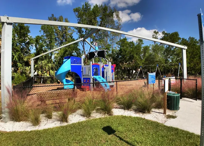 Updated Unit With Easy Beach Access On Siesta Key